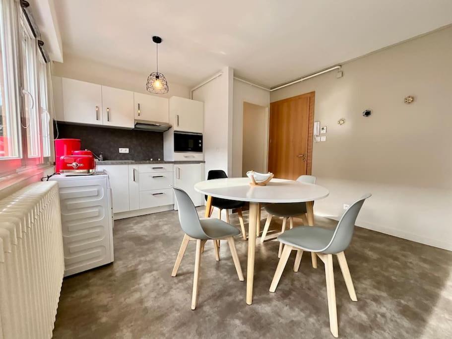 Les Violettes, Bel Appartement Au Centre-Ville Жерарме Экстерьер фото